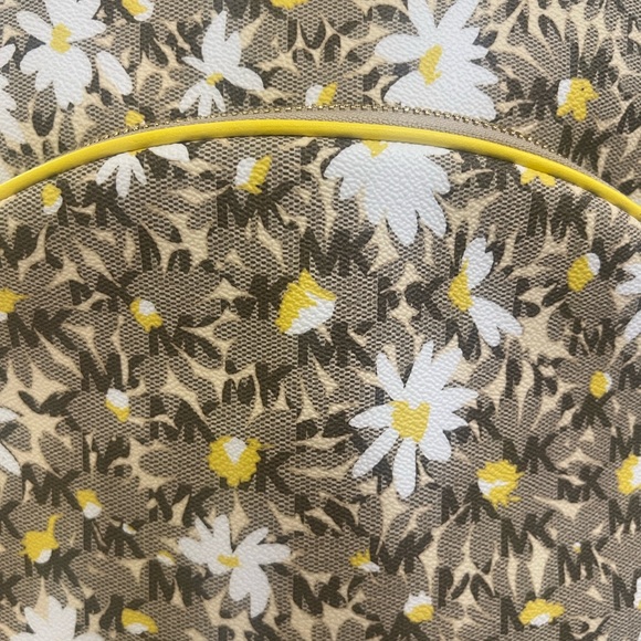 Michael Kors Floral Yellow Backpack with MK logo - Picture 4 of 17